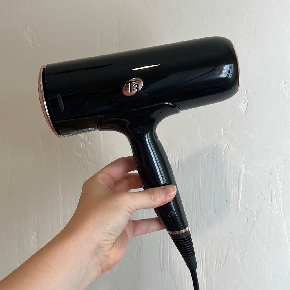 T3 CURA LUXE BLOW DRYER